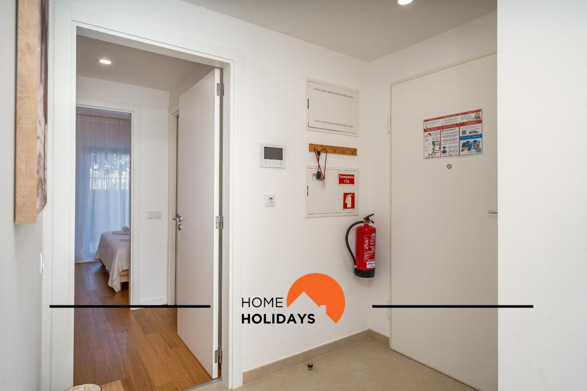 #264 C04 By Holidays * Albufeira
