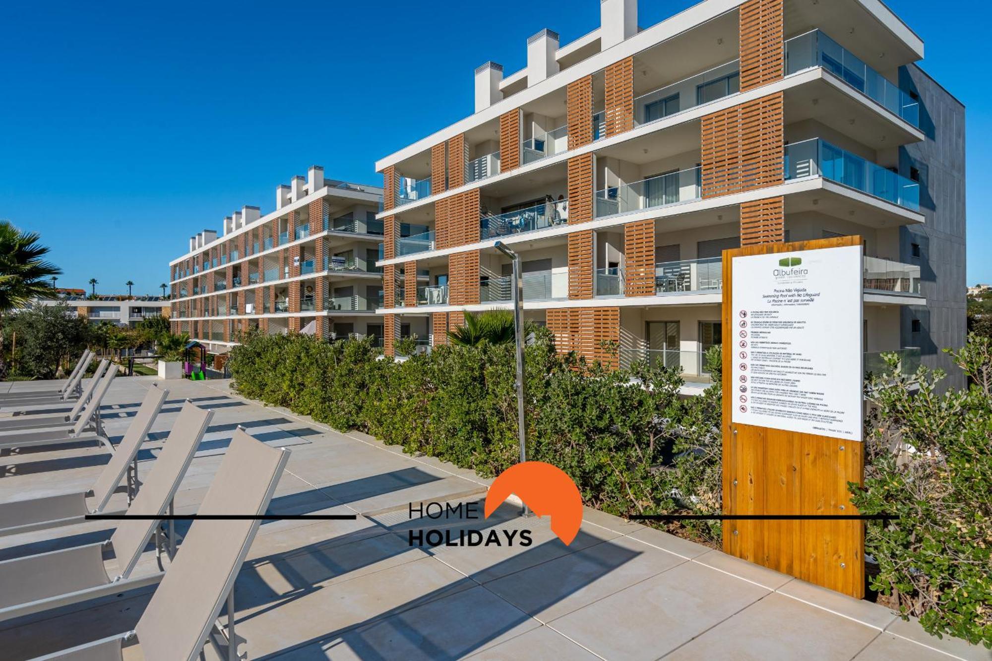 #264 C04 By Holidays * Albufeira
