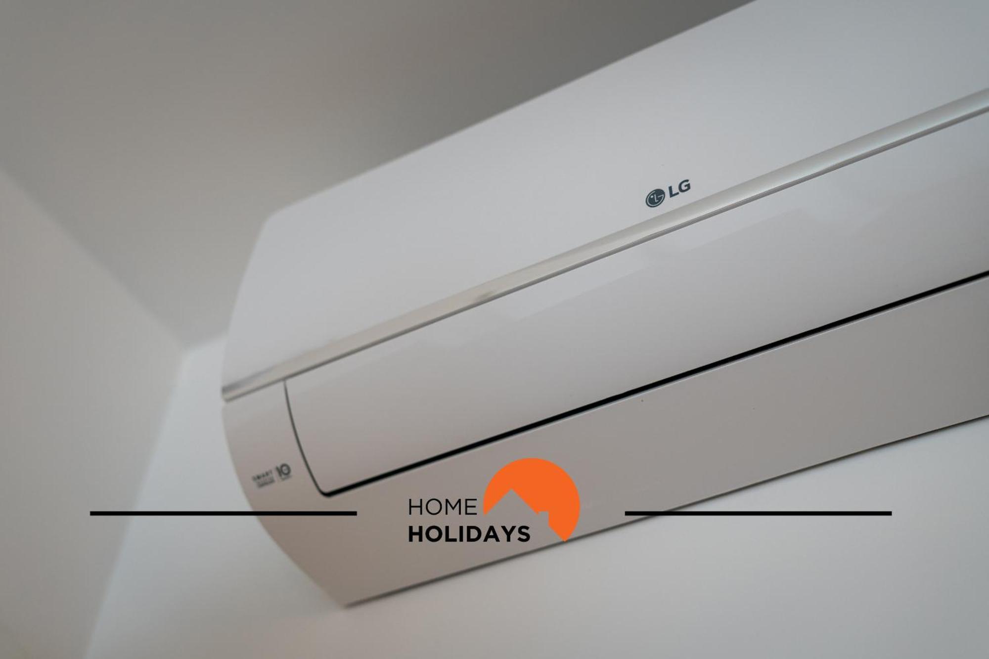#264 C04 By Holidays *